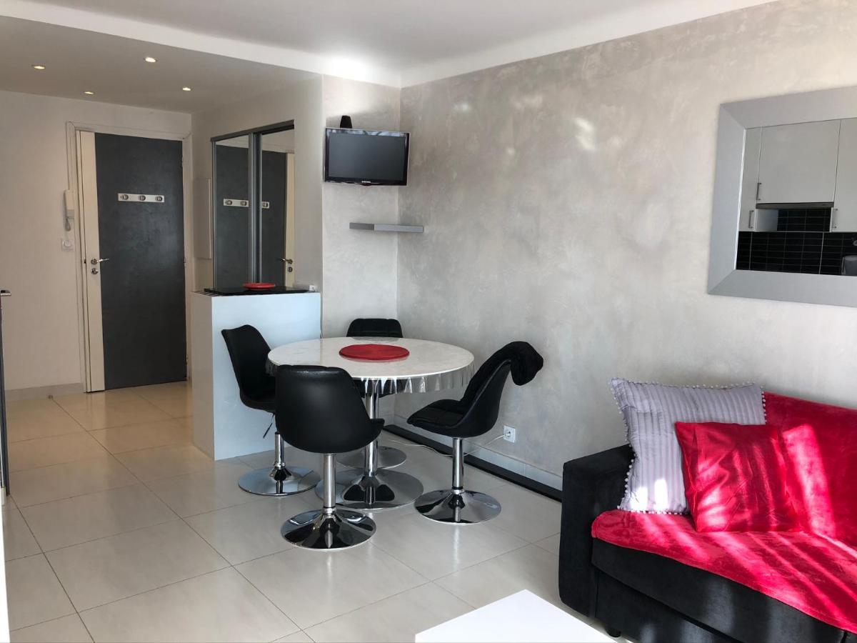 Cannes Les Pins Bagian luar foto